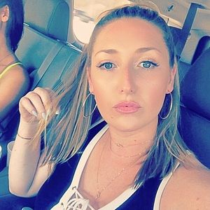 Meet your Posher, Caitlin